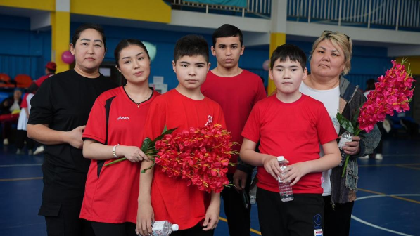 الماتىداعى وتباسىن قولداۋ ورتالىعى وتباسىلاردى ساقتاپ، بالالاردى اتا-اناسىنا قايتارۋعا كومەكتەسىپ جاتىر