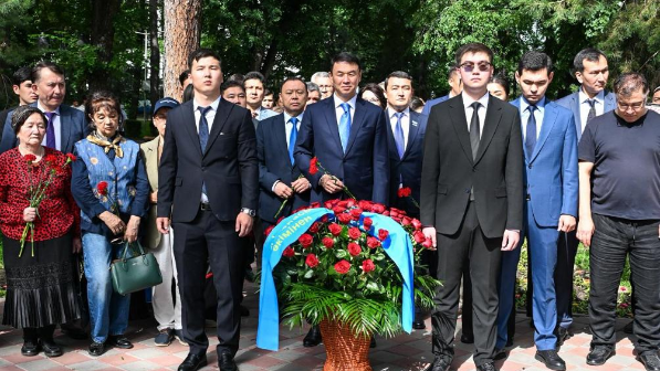 Алматыда саяси қуғын-сүргін мен ашаршылық құрбандарын еске алу рәсімі өтті