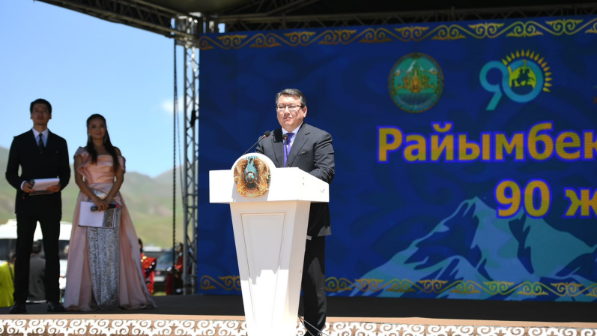 پرەزيدەنت رايىمبەك اۋدانىنىڭ تۇرعىندارىن 90 جىلدىق مەرەيتويىمەن قۇتتىقتادى